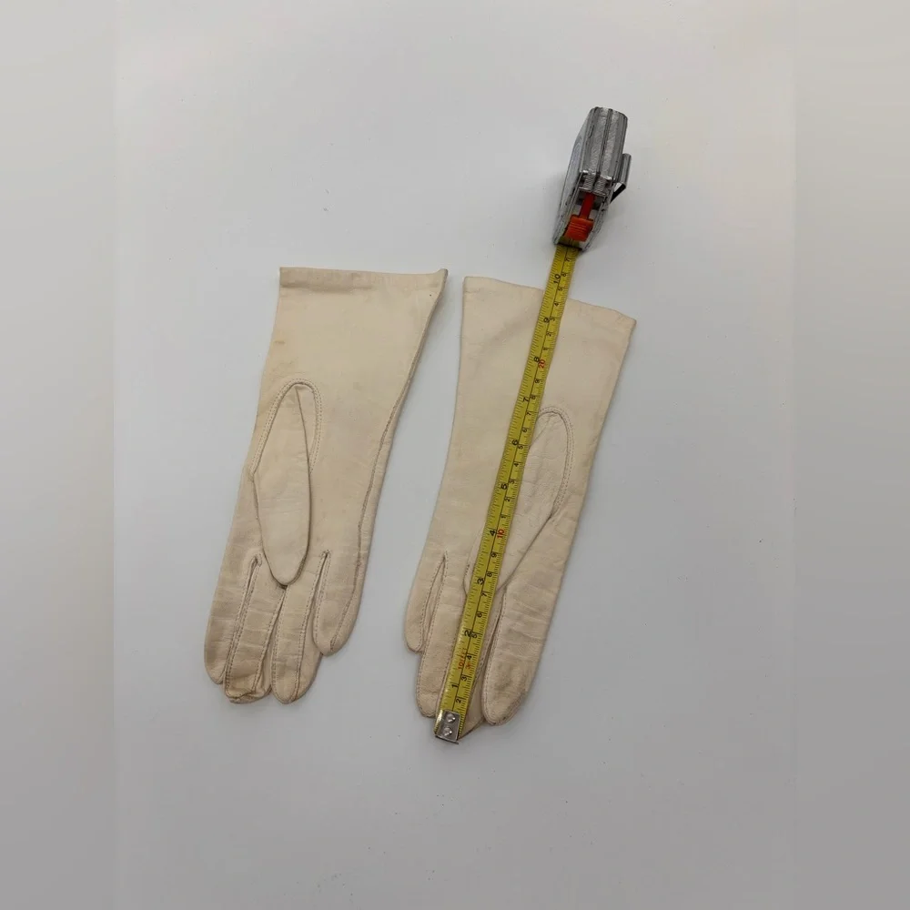Vintage Cream Leather Gloves – Mid-Length 1950s Style – Unbranded – Approx. 10”